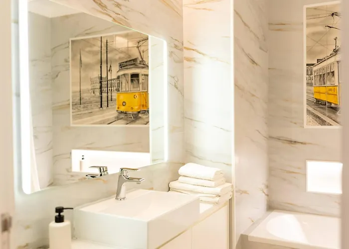 The Charm Of Bolhao - Lisbonne * Porto